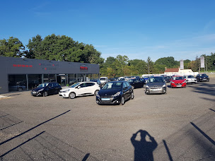 Photo n°13 de STOP VÉHICULES OCCASION spécialiste automobiles // Vente de remorques FRANC à Bray-Saint-Aignan (Concessionnaire automobile)