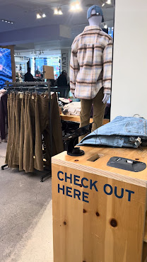 Levi’s Store by null