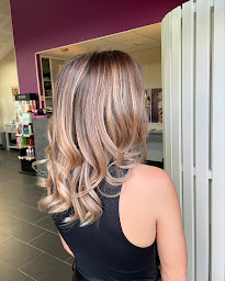 Photo n°6 de Urban Color'S - Coiffeur Viennay à Viennay (Salon de coiffure)