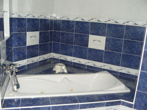 Photo de Villa du Gapeau : Location Gite Solliès-Toucas avec piscine, Somptueuse Villa dans un havre de paix à Solliès-Toucas (83210)