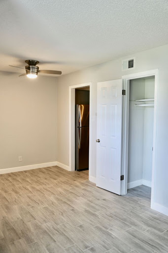 Lions Court Apartments - Thumbnail