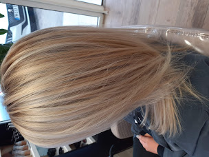 Photo n°18 de Nouvel Hair à La Seyne-sur-Mer (Salon de coiffure)