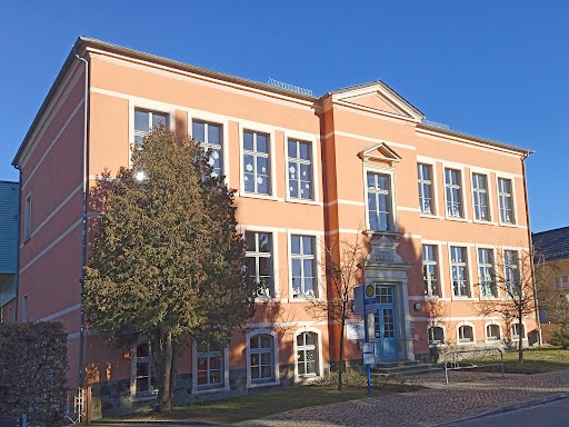 Schulgebäude - Visual