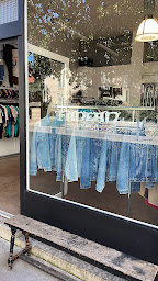Photo n°3 de Fadead Vintage à Biarritz (Friperie)