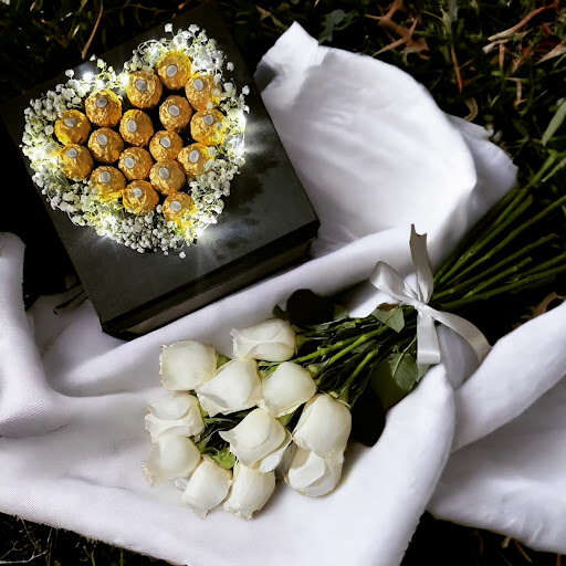 Dozen Roses - Thumbnail