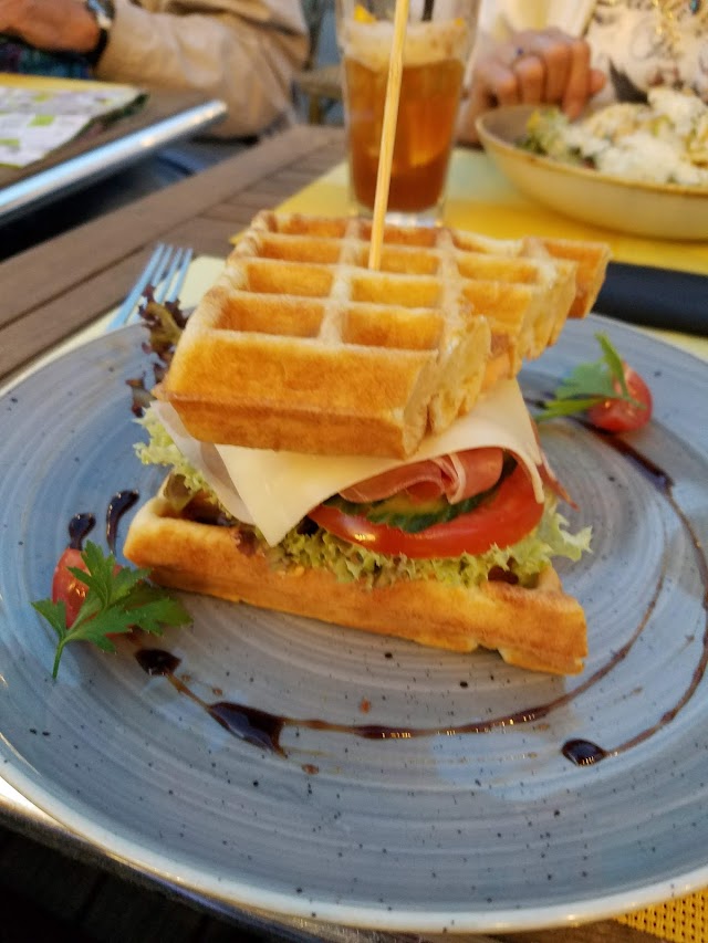 Colonel Brew Pub & Kitchen