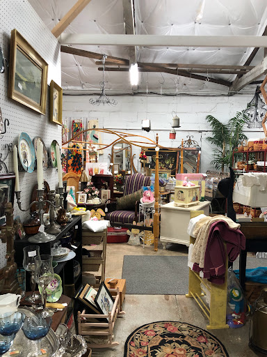 Peacock Junction Antique Mall - Thumbnail