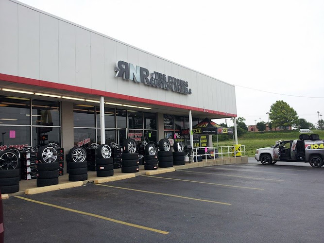 RNR Tire Express (St. Louis, MO)