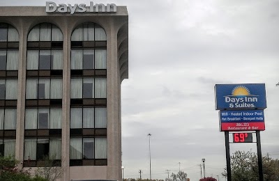 Photos of Days Inn & Suites Elyria