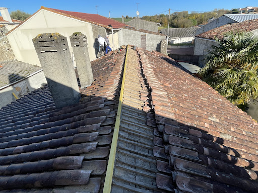 Photo de MP RENOVATION TOITURE ET RAVALEMENT DE FACADE COUVREUR PEINTRE EN BATIMENT SAINTES à Rétaud (17460)