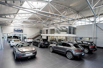 Centre Porsche Toulon by Groupe Lombardot à La Garde