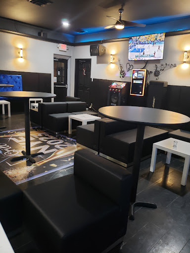 Juicy's - Visual