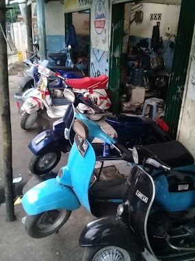 Bengkel Vespa Workshop, Author: Toto Nabila