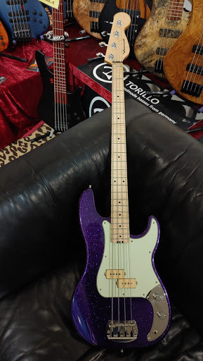 Vincent Bass Guitars - Home of the TrueTone - Thumbnail