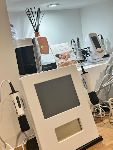 ULANDA | Skin Clinic Ware