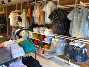 Photo n°14 de Jules La Cotinière - Fermé à Saint-Pierre-d'Oléron (Magasin de smokings)