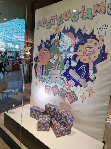 VANS Store Marcianise - Thumbnail