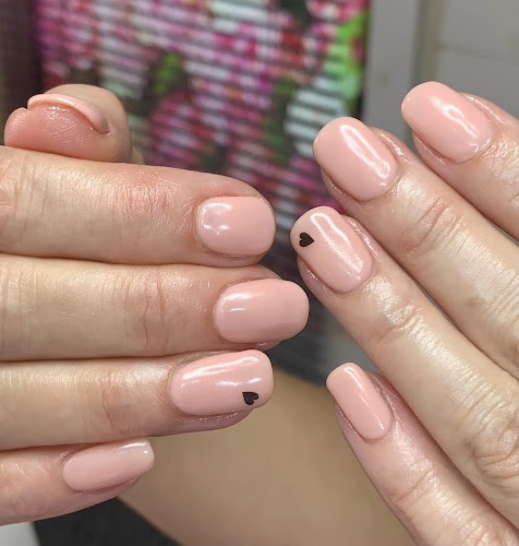http://www.kelliemerchantmobilebeauty.com/