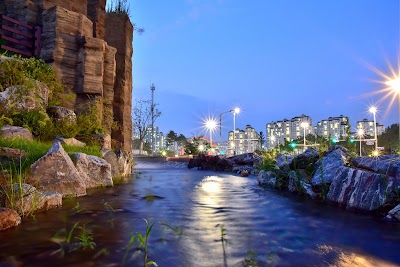 Photos of Unjeong Lake Park