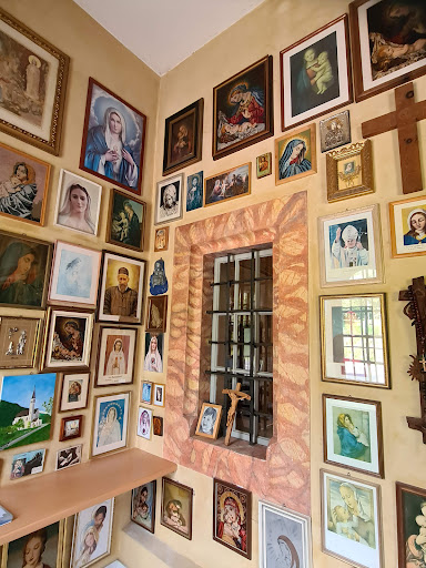 Maria Lourdes Gallery - Italy