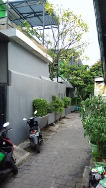 Rumah Kost Pak Yanto, Author: Haris Fajar Afrianto