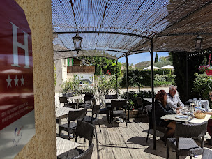 Photo n°37 de Hotel Le Pradet à Vacqueyras (Piscine)