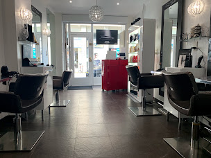 Photo n°13 de Simon bouvatier Coiffeur-coloriste-visagiste à Lyon (Salon de coiffure)