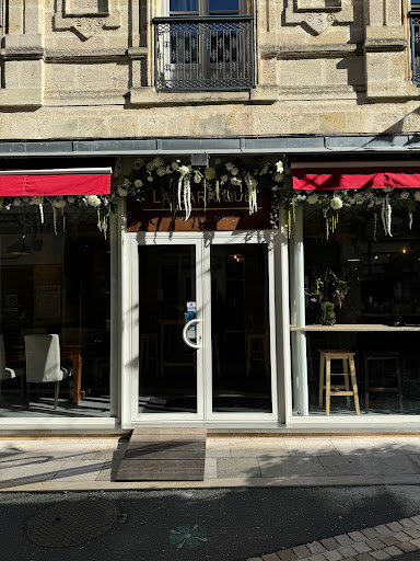 Photo 1 - Au Bureau