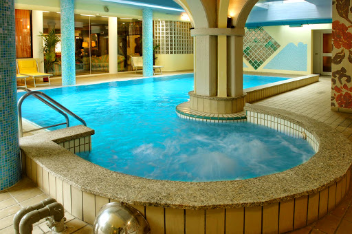 Hotel Ferrari - Visual