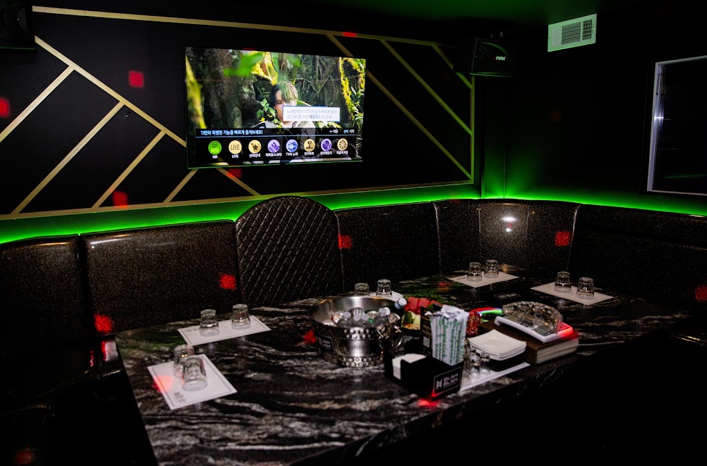 blah blah karaoke (블라블라 노래방)