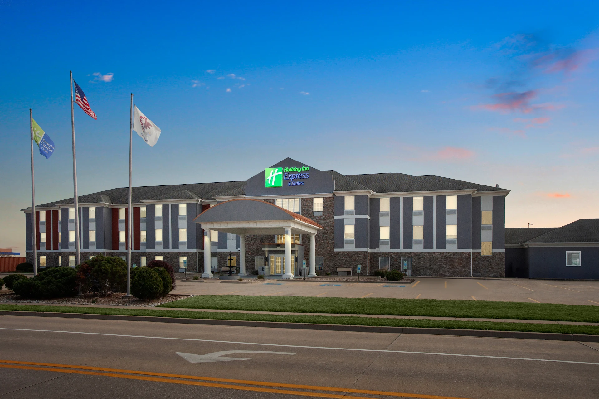 Holiday Inn Express & Suites Bloomington - Normal by IHG