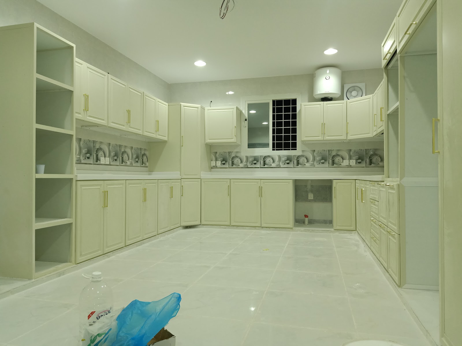 مصنع شركة السعيد للزجاج والسكريت - صورة 3