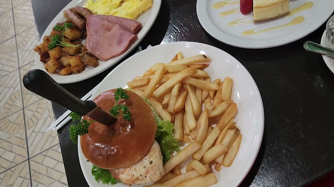 Savanna Breakfast & Lunch Northcenter by null