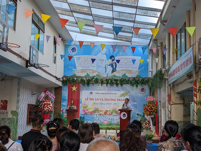 Trường THCS Văn Lang