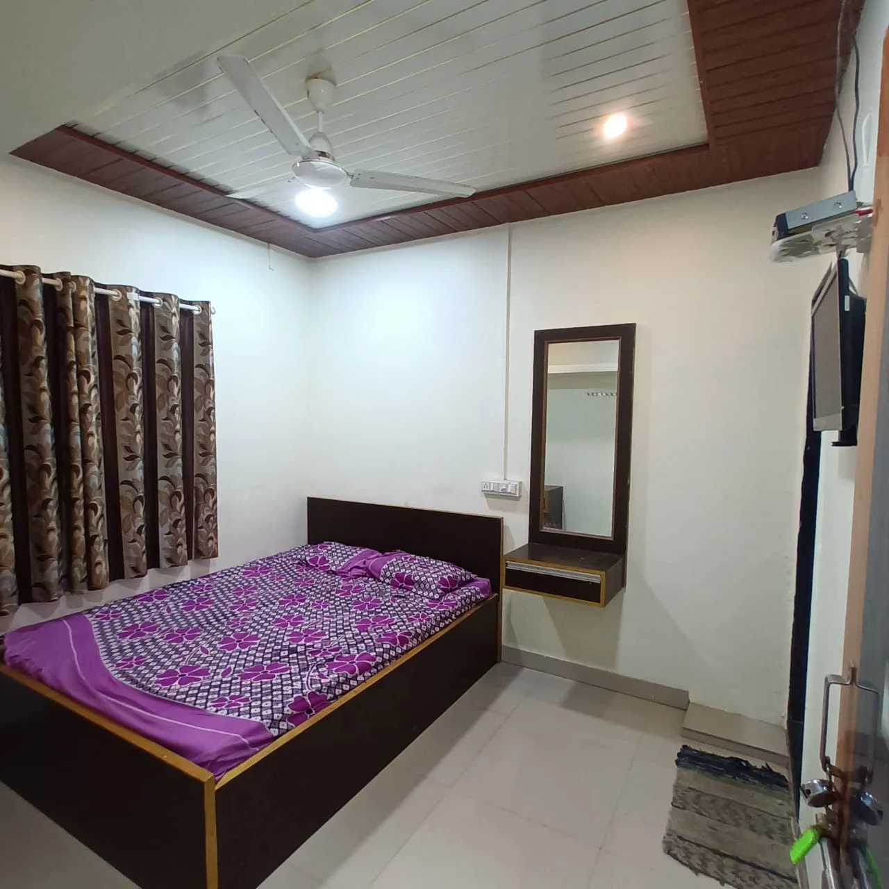 Shree Palace Lodging