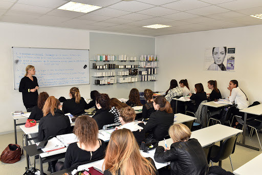 School Terrade Brive-La-Gaillarde - Training Esthétique, Coiffure, Makeup & Spa - Thumbnail