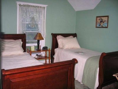 Three Oaks Guest Inn