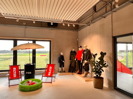 ELTEN factory outlet in the logistics center