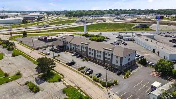 Comfort Inn & Suites Hazelwood - St. Louis