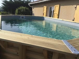 Photo n°4 de Terrasse détente et spas à Saint-Jean-la-Bussière (Société de construction de piscine)