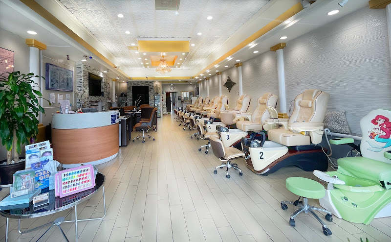 New Nails And Spa interior view