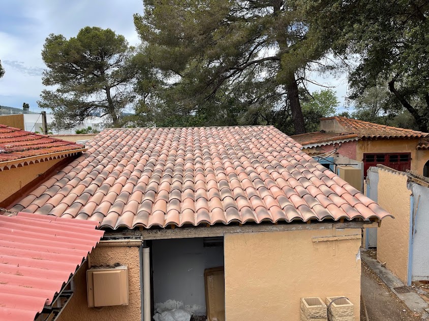 Lenny Toit - Couvreur 83 | Réparation Nettoyage Dépannage Fuites Toiture Couverture Maçonnerie Var Le-Luc Vidauban