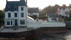 Photo n°8 de Pisciniste Poitiers - Piscines de France (86) - Construction de piscine à Neuville-de-Poitou (Service d'analyse de l'eau)