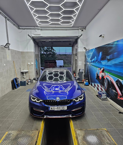 Auto Service Garages. Piotr Suszczyński