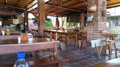Photos of G&uuml;irilas El Tata