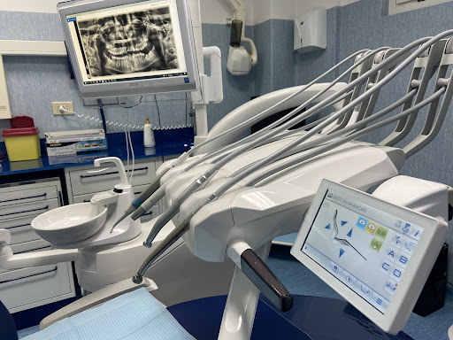 Studio dentistico dott.ssa Silvia Macari - Thumbnail