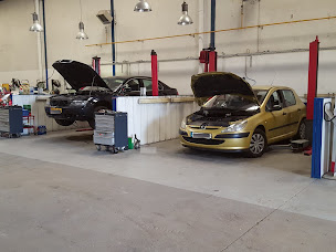 Photo n°3 de B2 Auto / Garage AD Expert / glass auto à Woippy (Garage automobile)