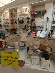 Photo n°7 de Le Saint Claude - Tabac, Cigarettes électroniques, Presse à Vivonne (Boutique de cadeaux)