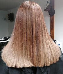 Photo n°4 de CÉLINE à Val d'Oingt (Salon de coiffure)