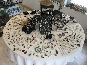 Photo n°10 de Artisans de Madagascar à Clairvaux-les-Lacs (Boutique de minéraux)